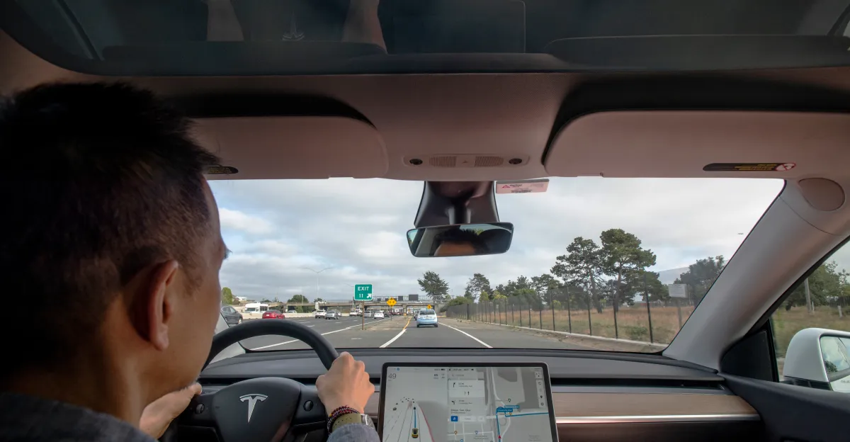 Scrivi SOLO IL TESTO di un singolo titolo in italiano per questo articolo, senza premesse, senza elenchi e senza spiegazioni: The Netherlands is the first European country to approve Tesla’s supervised Full Self-Driving