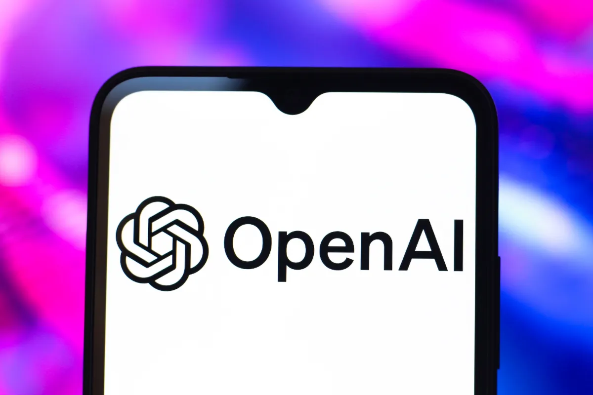 Kevin Weil e Bill Peebles lasciano OpenAI: l’azienda snellisce i progetti secondari