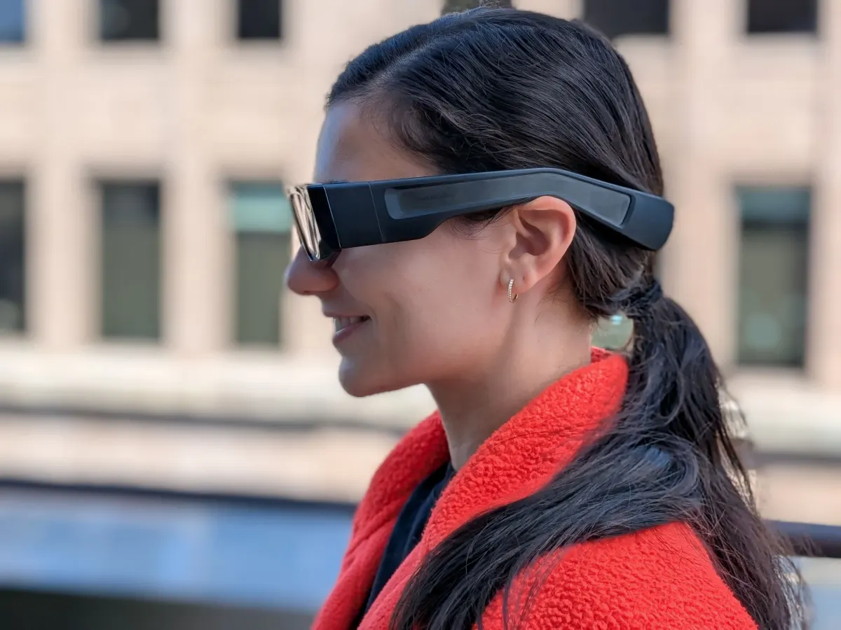 Scrivi SOLO IL TESTO di un singolo titolo in italiano per questo articolo, senza premesse, senza elenchi e senza spiegazioni: Snap gets closer to releasing new AI glasses after years-long hiatus