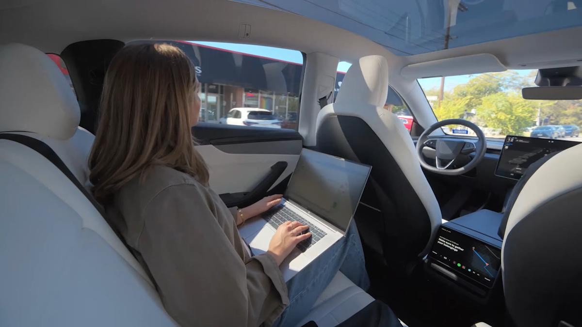 Tesla introduce il servizio Robotaxi a Dallas e Houston