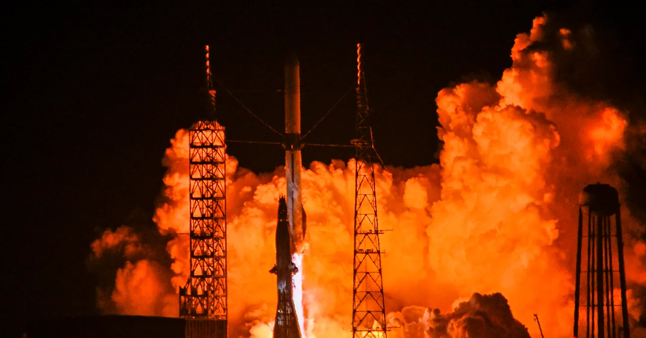 Esplode il razzo Blue Origin in fiamme