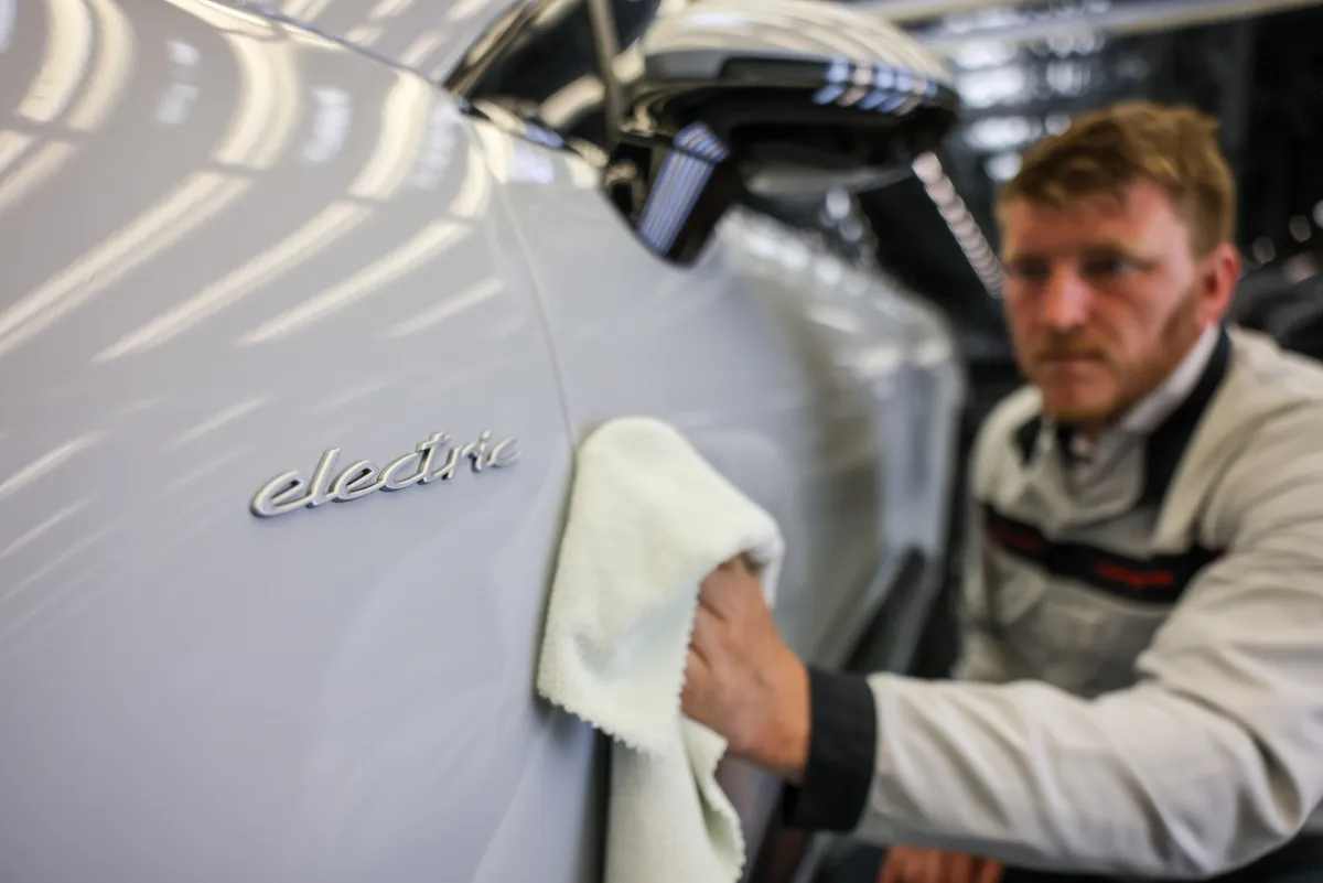Porsche chiude le controllate e-bike, batterie e software nell’ambito della ristrutturazione aziendale