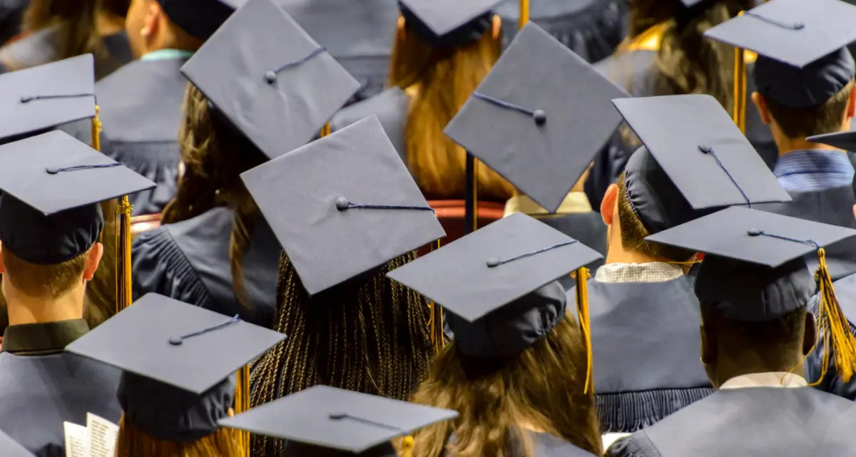 Discorsi di laurea 2026: forse è meglio non parlare di IA