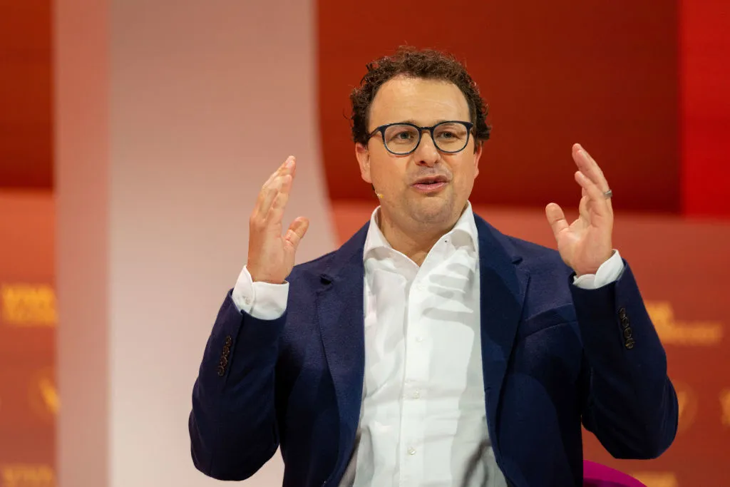 Claude di Anthropic conquista gli abbonati a pagamento, un mercato dominato da ChatGPT.