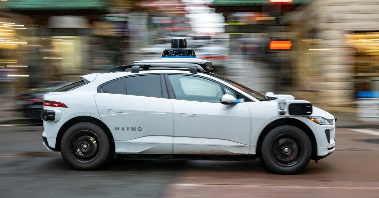 Waymo richiama i robotaxi: rischio di guida ad alta velocità in cantieri autostradali