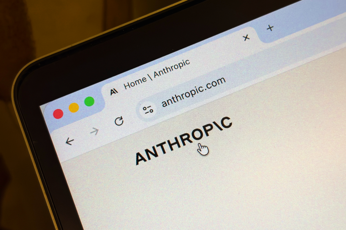 Anthropic sospende l’accesso ai nuovi modelli: l’India discute il suo futuro nell’IA