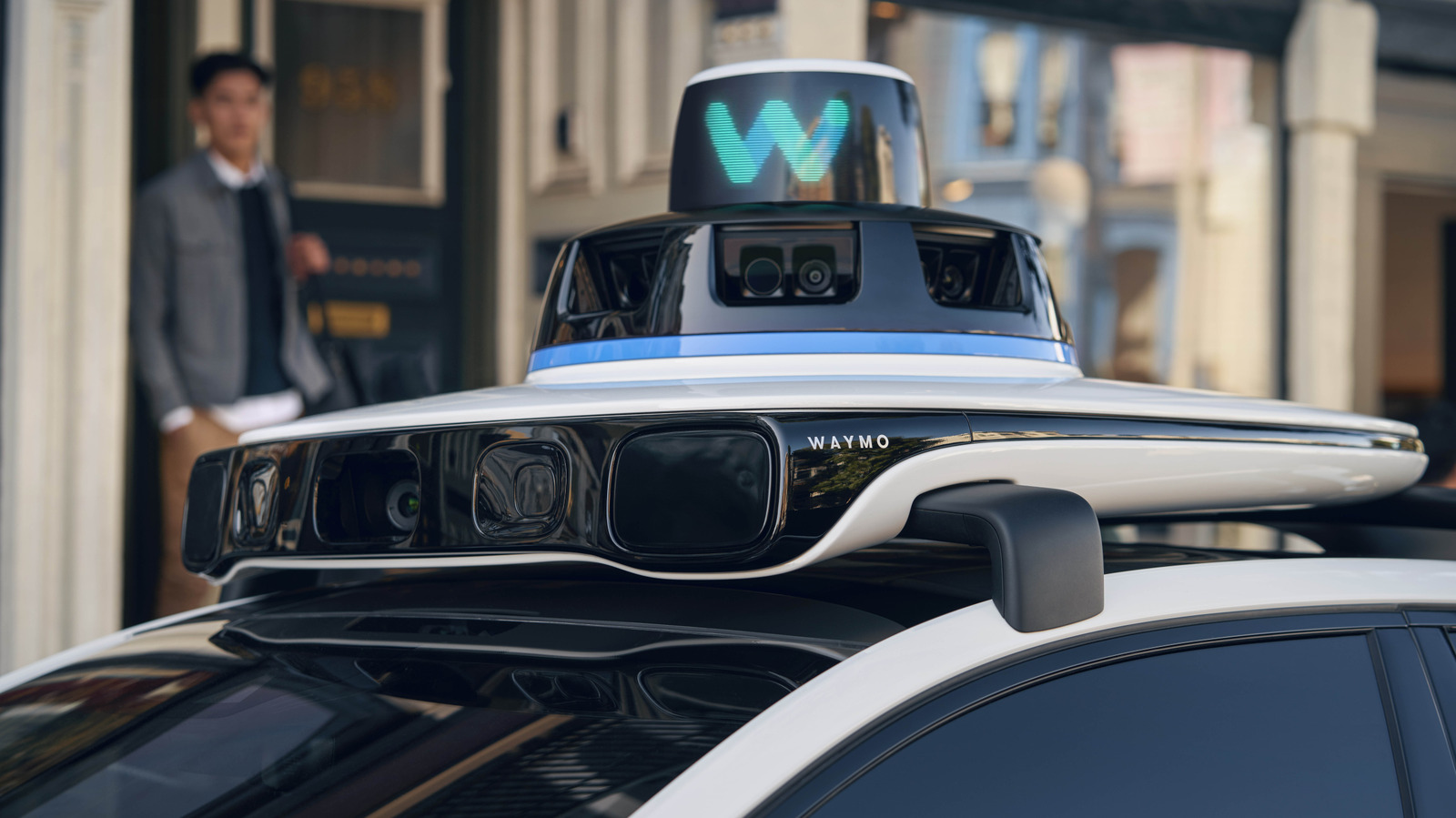 Waymo crea un pilota umano virtuale per migliorare i suoi robotaxi