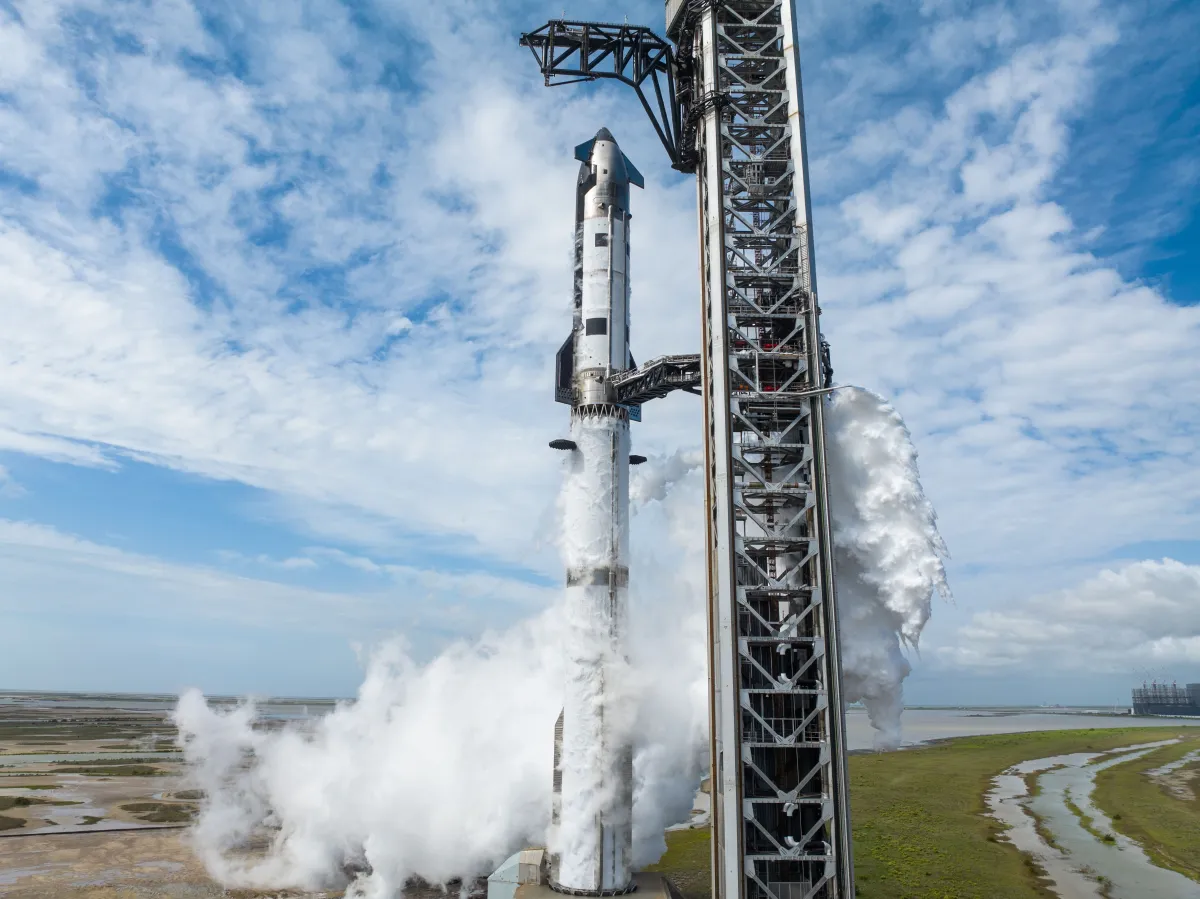 SpaceX autorizzata a riprendere i voli Starship dopo il guasto al booster di maggio