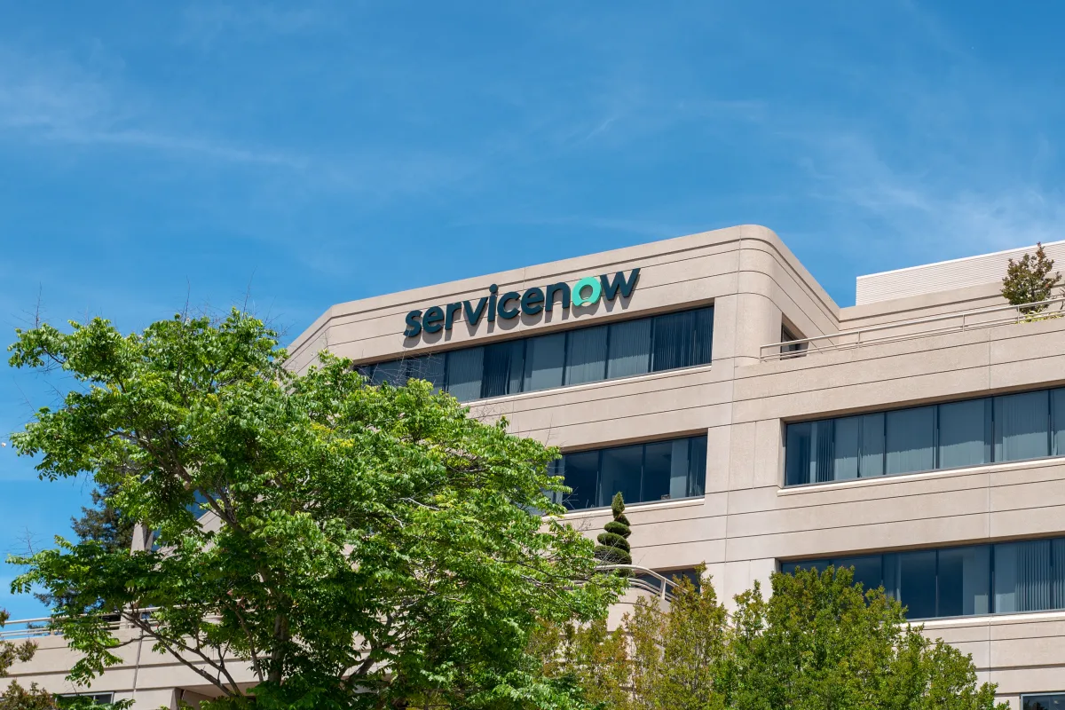 ServiceNow scommette 40 milioni di dollari su uno specialista indiano di software bancario per rafforzare la sua strategia nei servizi finanziari