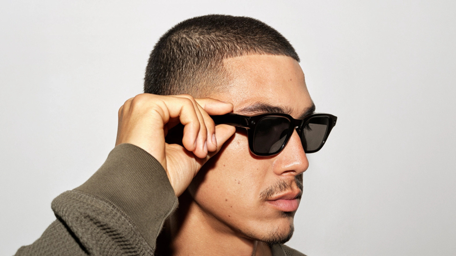 Meta introduce limiti di frequenza per la funzione “Focus conversazione” dei suoi smart glasses.
