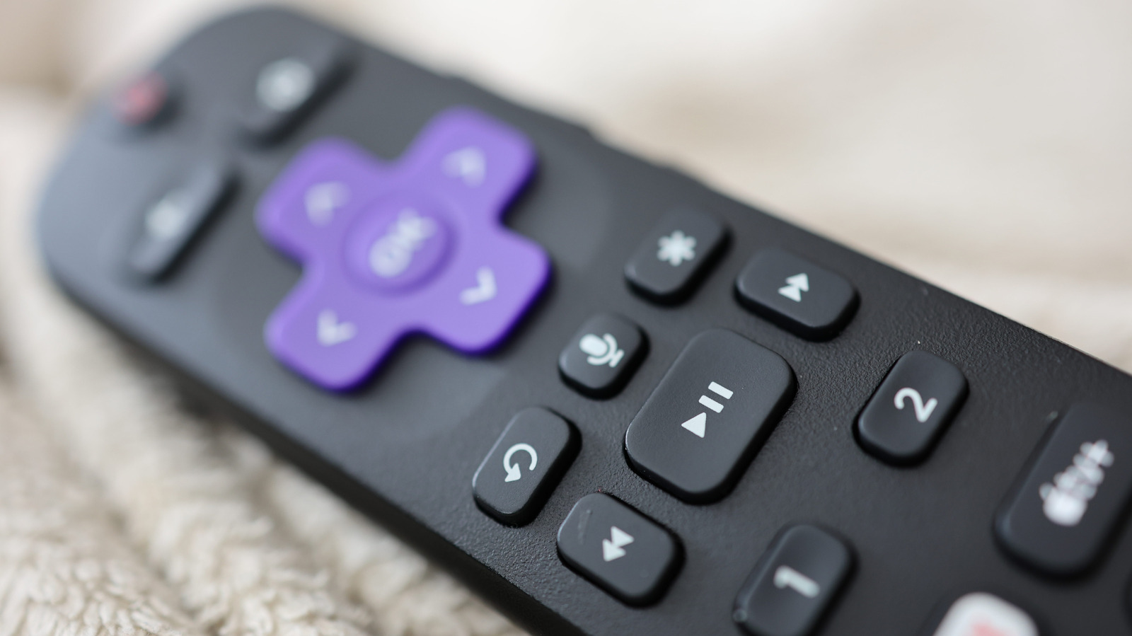 Come Programmare il Tuo Telecomando Roku per il Controllo Vocale della Tua TV non-Roku