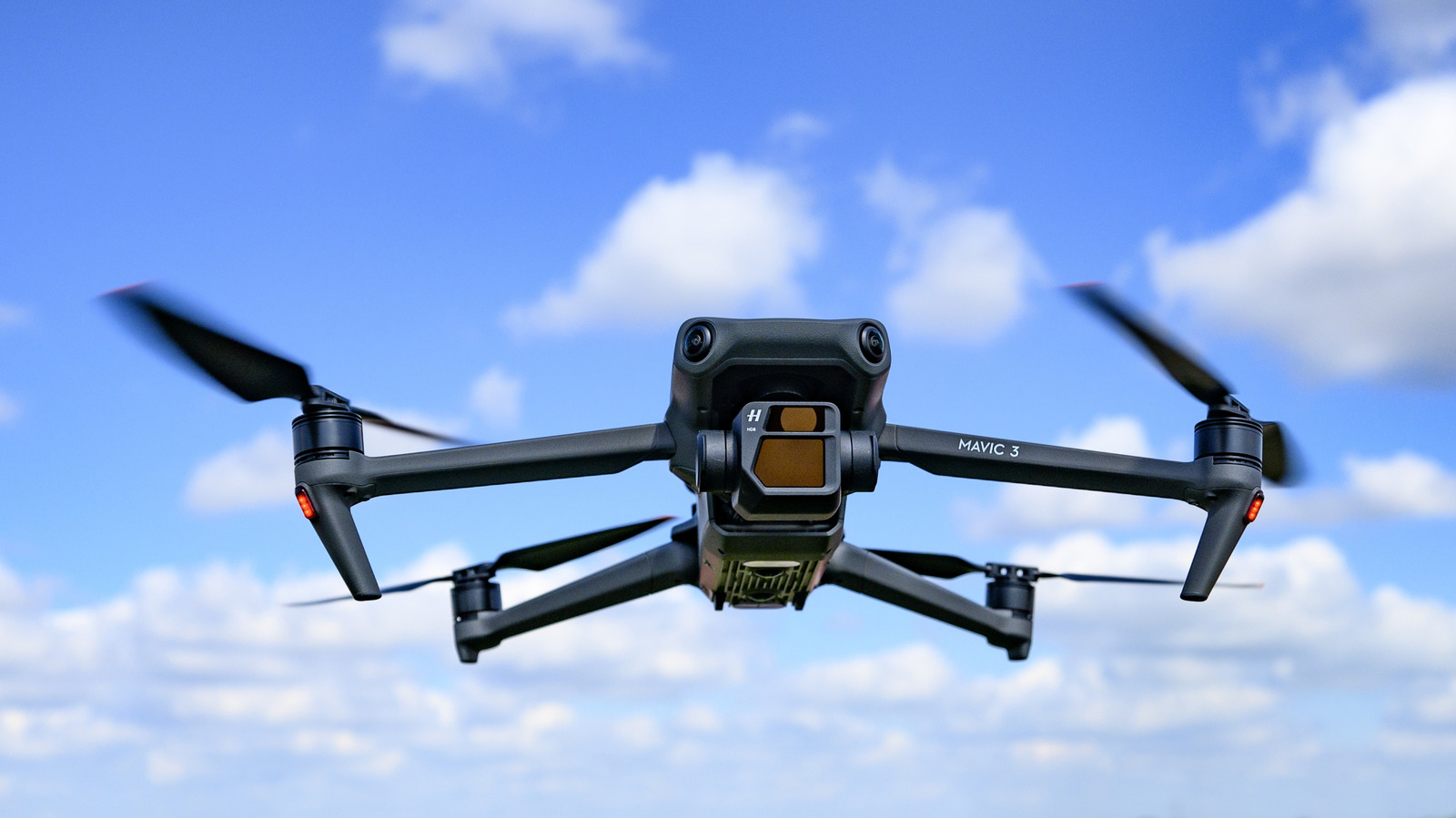 La FCC intende vietare alle aziende che commercializzano prodotti DJI con altri marchi.