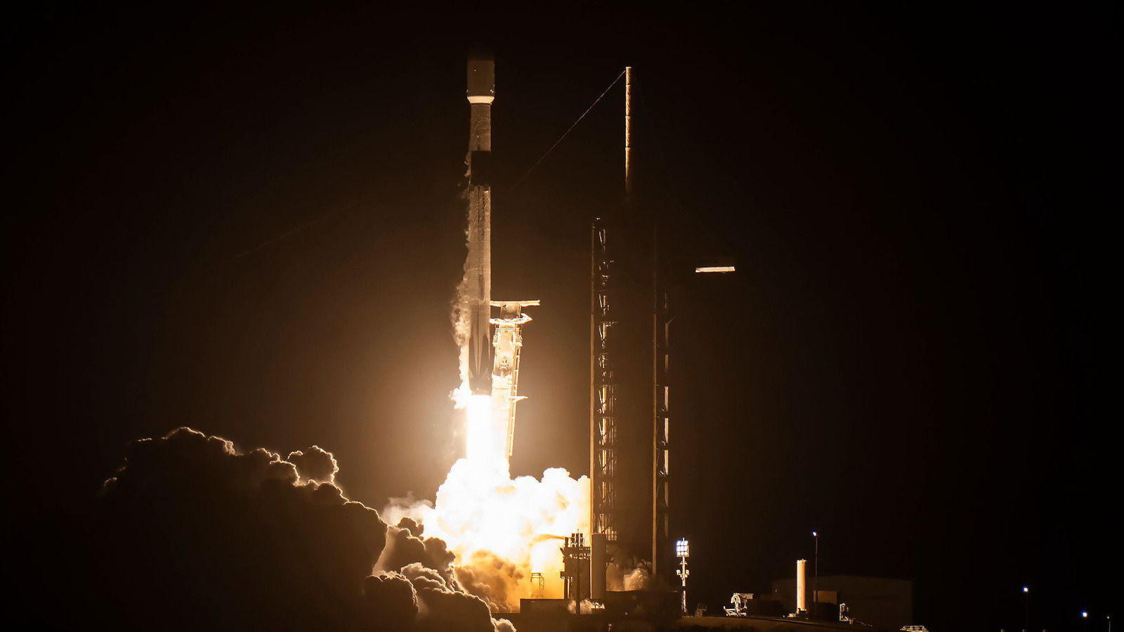 Previsto lo schianto di un razzo Falcon 9 SpaceX sulla Luna ad agosto