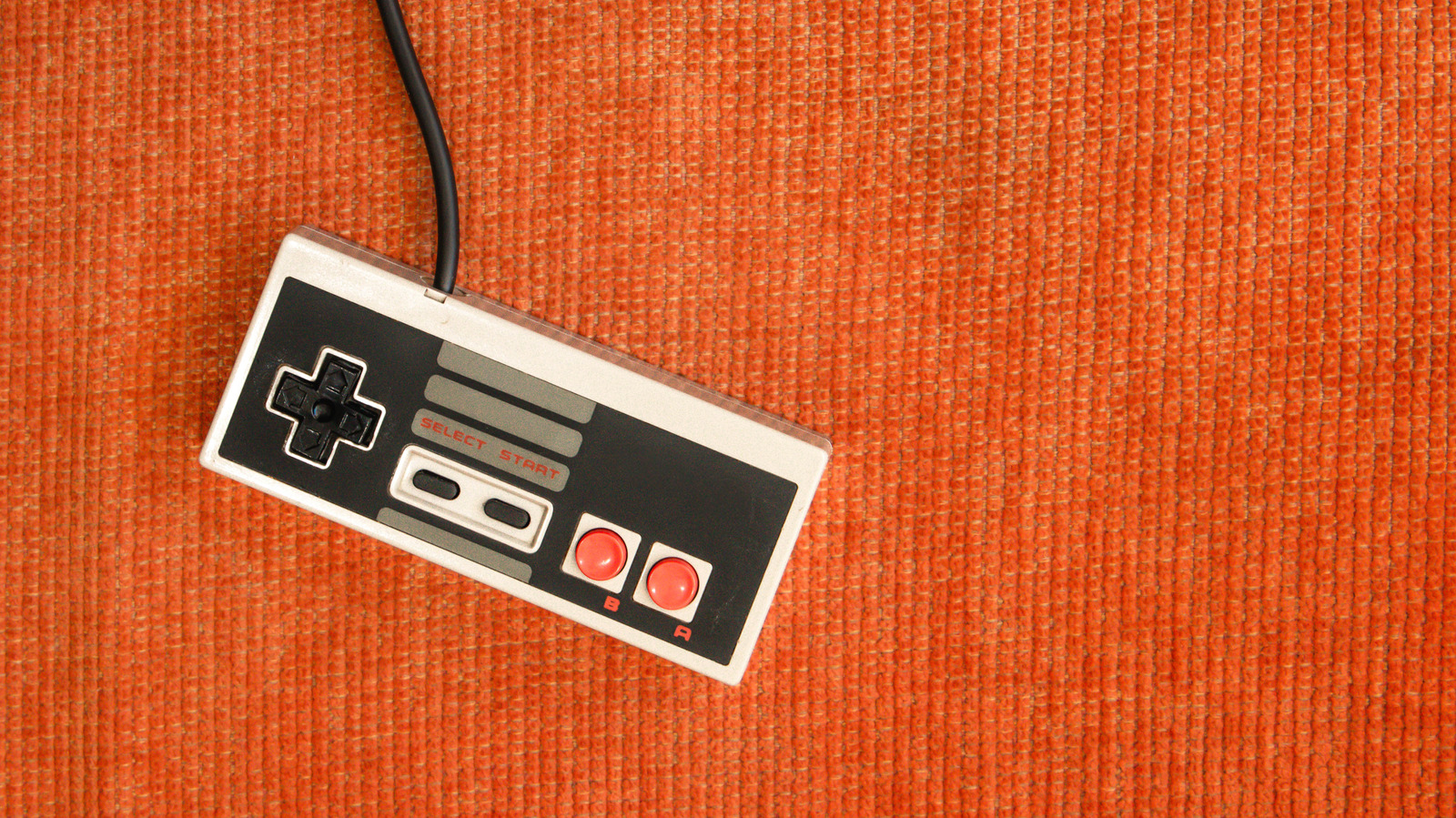 Scoperte rare e perfettamente funzionanti console retrò Nintendo Famicombox in un Love Hotel giapponese