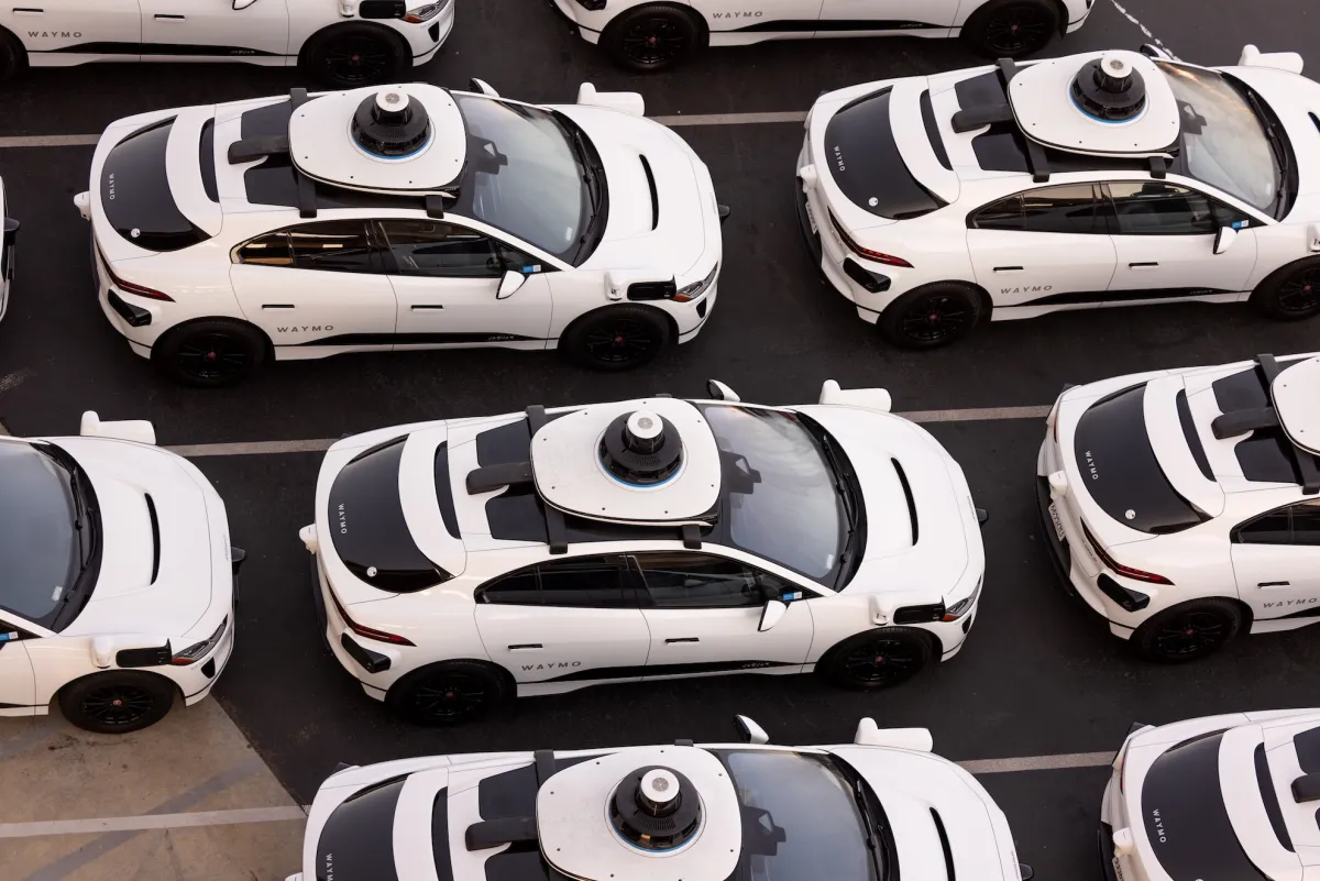 Waymo e i robotaxi nel mirino per carenze nelle emergenze