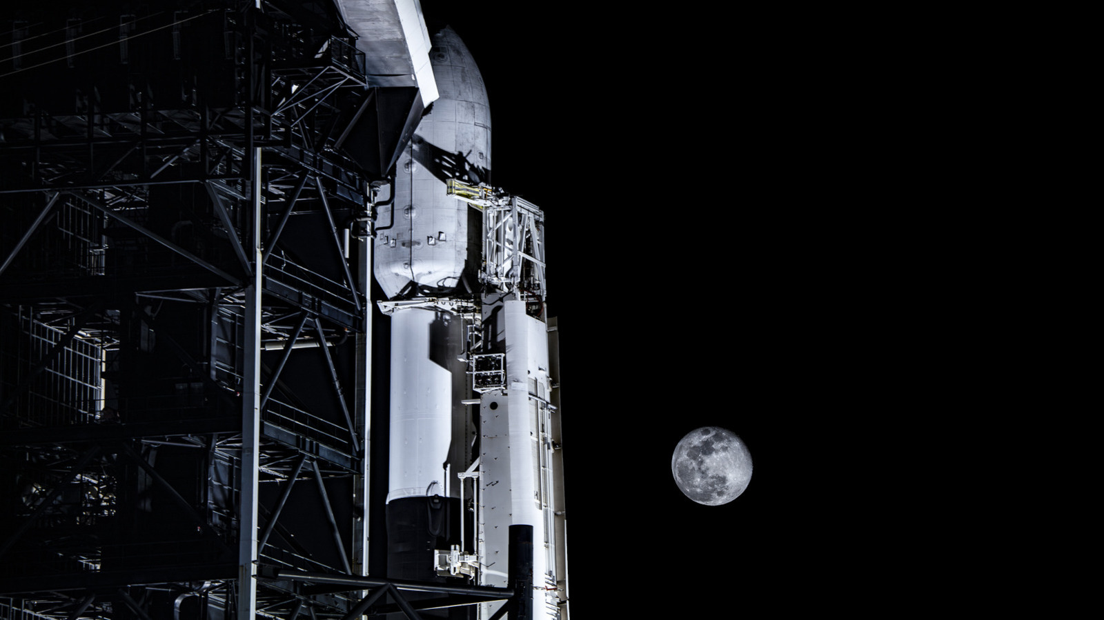 Il razzo Falcon 9 errante di SpaceX si è schiantato sulla Luna