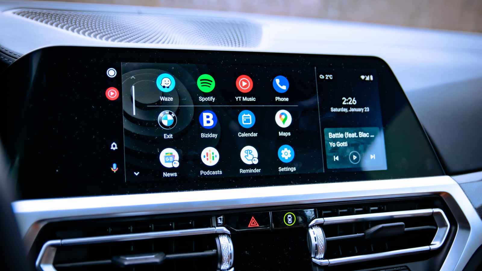 Limitazioni di YouTube con Android Auto: Vale la pena usarlo in auto?