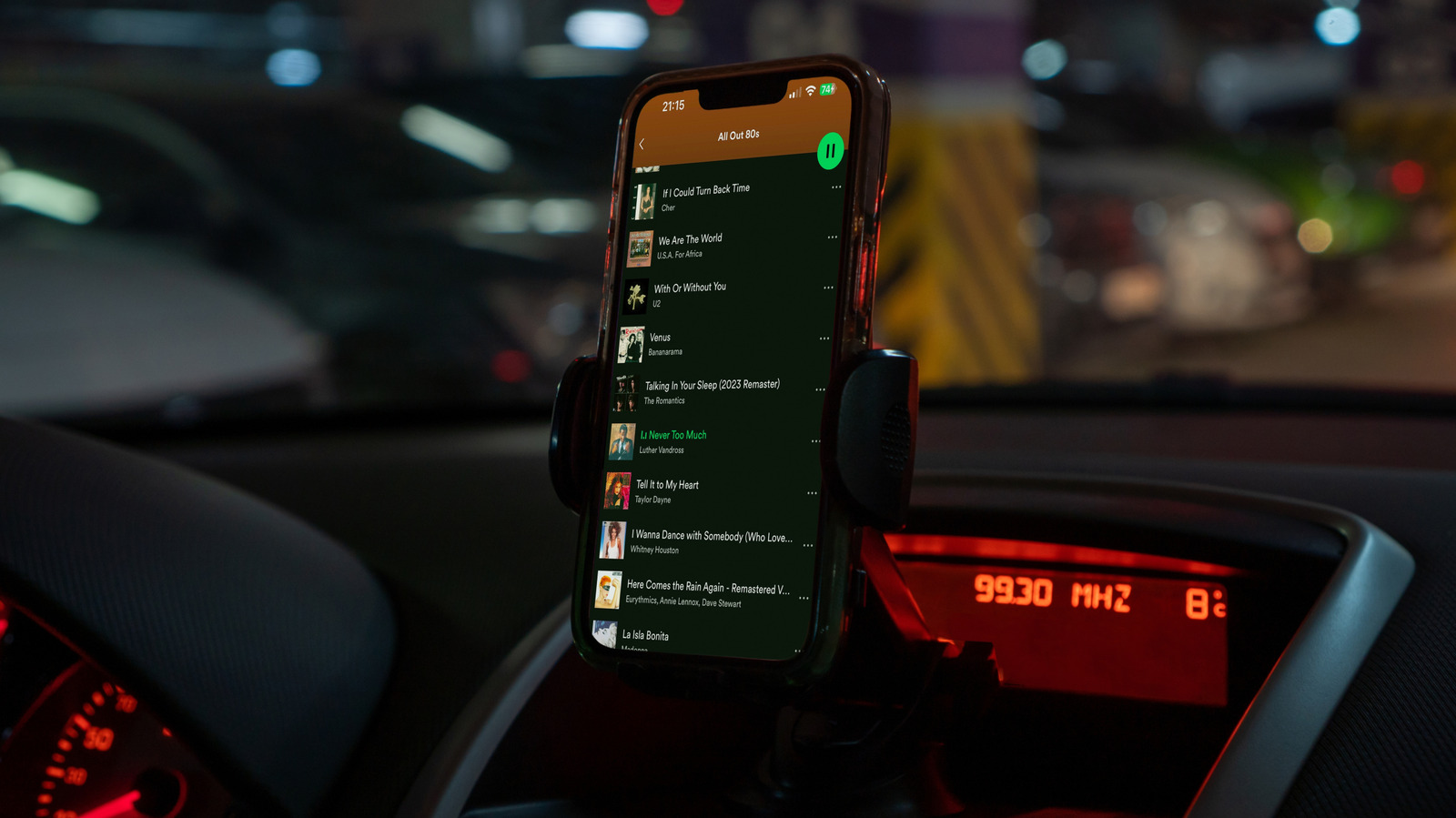Uno studio rivela: 15% in più di vittime stradali dopo le grandi uscite musicali in streaming