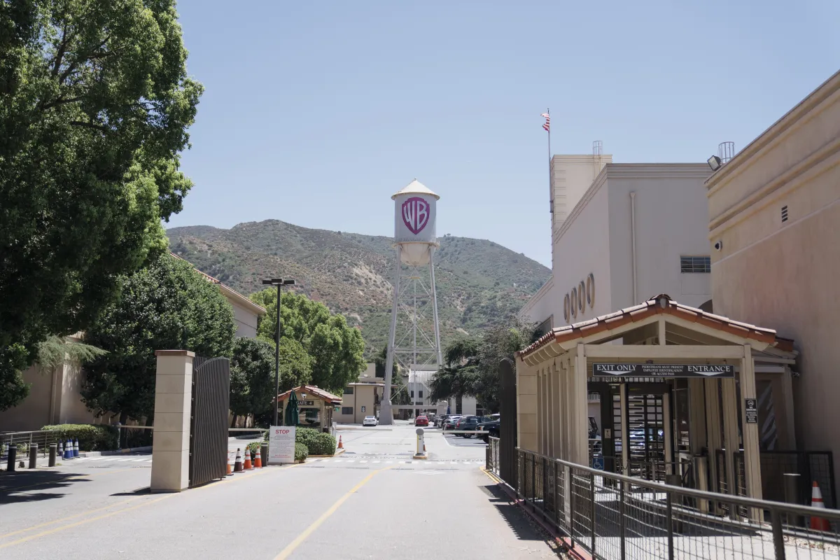 Cosa sapere sulla storica vendita di Warner Bros. Discovery