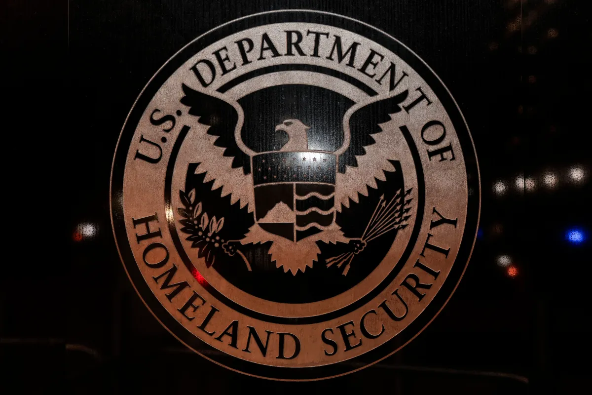 Hacker ruba dati del personale a migliaia di dipendenti della Sicurezza Nazionale, inclusi agenti CBP e ICE