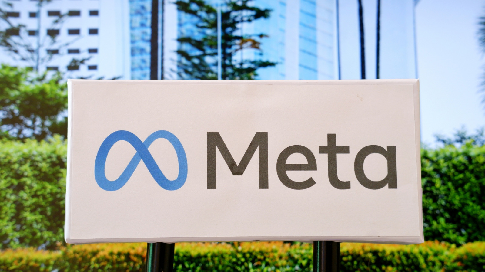 Meta rinvia i controversi nuovi termini commerciali per timori di scraping